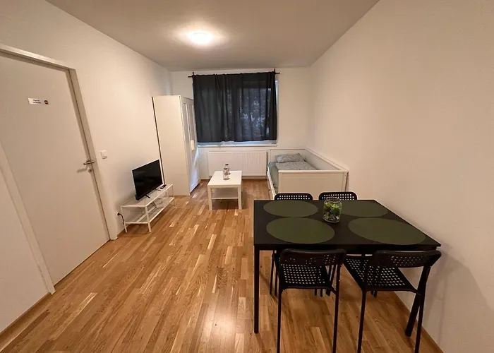 Muzeta11 - Modern Town Apartment With Balcony
