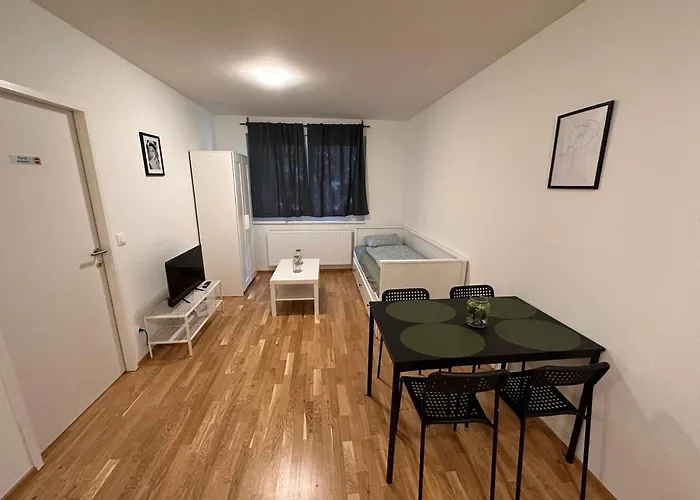 Muzeta11 - Modern Town Apartment With Balcony