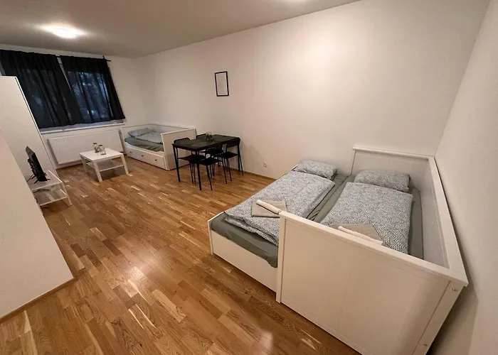 Muzeta11 - Modern Town Apartment With Balcony